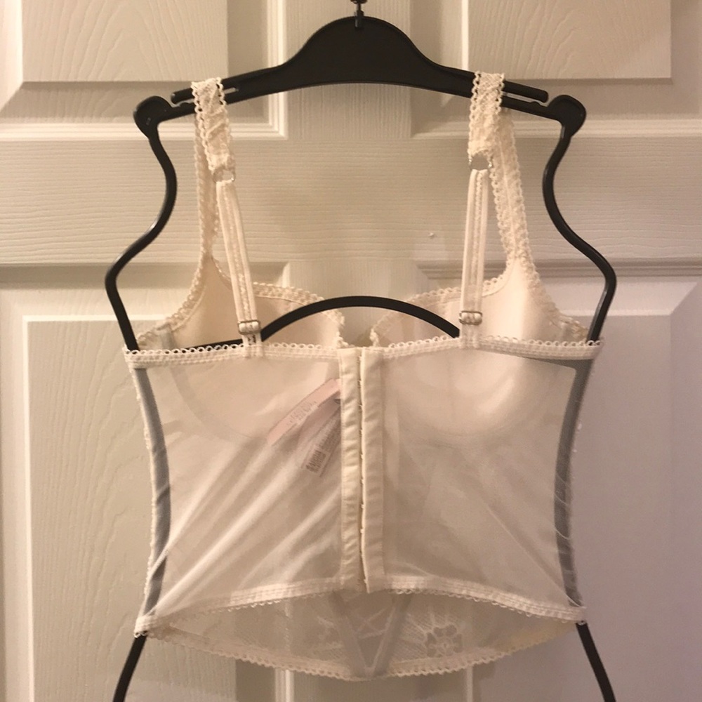💖 Victoria’s Secret Lace Corset - Picture 4 of 5